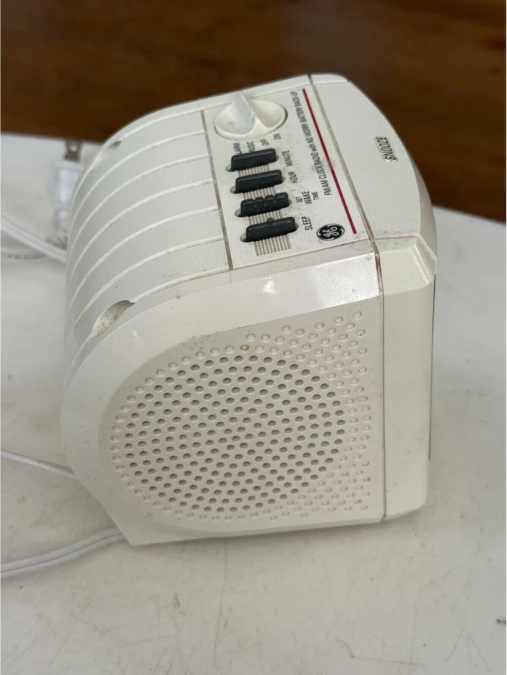 General Electric GE Digital Alarm Clock Vintage AM/FM Radio 7-4606WHA - Works